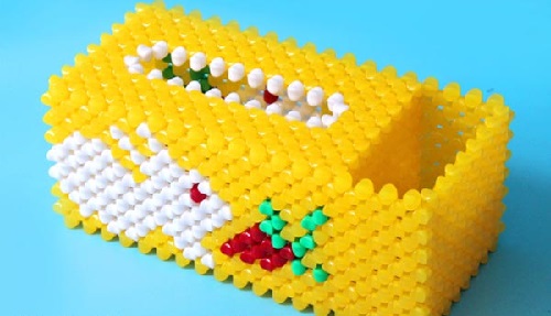 1月17日，在家做手工掙錢，靈活就業(yè)好手工項目，手工之家的純手工項目是一個整體，有前景，圖為勵志珠珠繡串珠手工產(chǎn)品剪影