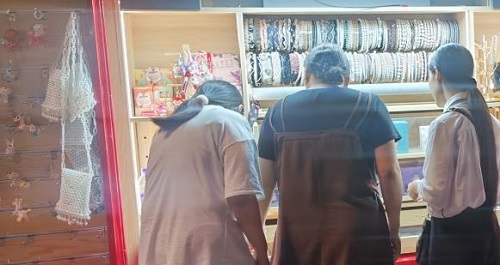 春暉萬物長，巧手迎兔年--- ---手工之家祝大家兔年大吉