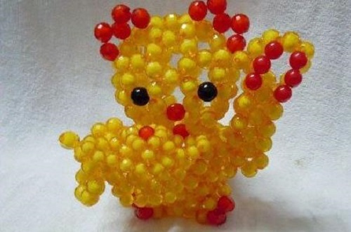 1月25日，拿回家做的手工項目，靈活就業(yè)居家掙錢，為什么選擇手工之家放心可靠？圖為勵志珠珠繡串珠手工產(chǎn)品剪影