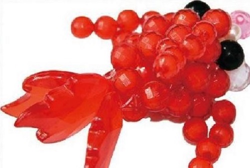 1月25日，拿回家做的手工項目，靈活就業(yè)居家掙錢，為什么選擇手工之家放心可靠？圖為勵志珠珠繡串珠手工產(chǎn)品剪影