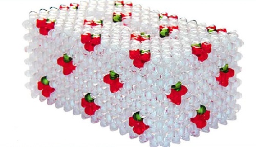 1月27日，想接正規(guī)廠家的手工項(xiàng)目，可靠的串珠手工，手工之家對合作的人員沒有特別的要求是什么意思？圖為勵志珠珠繡串珠手工產(chǎn)品剪影