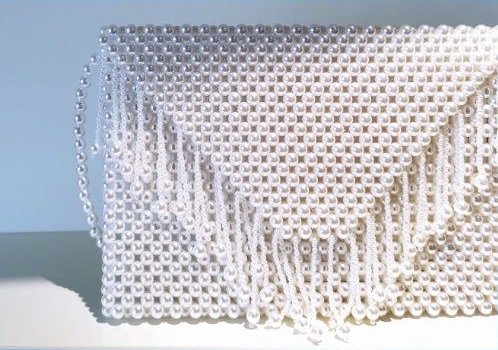 2月1日，靈活就業(yè)好選擇，在家做手工掙錢，手工之家的良好服務為企業(yè)贏得支持，圖為勵志珠珠繡串珠手工產(chǎn)品剪影