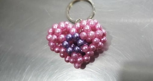 2月12日，在家兼職手工，帶回家做的手工項(xiàng)目，十多年的老手工平臺(tái)，手工之家有夢(mèng)、有愛(ài)、有笑，圖為勵(lì)志珠珠繡串珠手工產(chǎn)品剪影