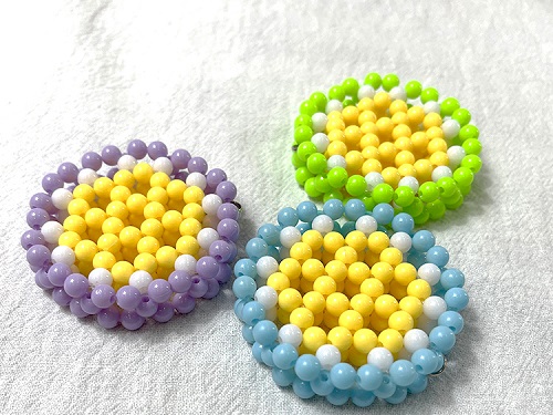 2月13日，在家做手工掙錢，靈活就業(yè)好手工項(xiàng)目，官方渠道了解，手工之家平臺(tái)優(yōu)勢(shì)讓人放心，圖為勵(lì)志珠珠繡串珠手工產(chǎn)品剪影