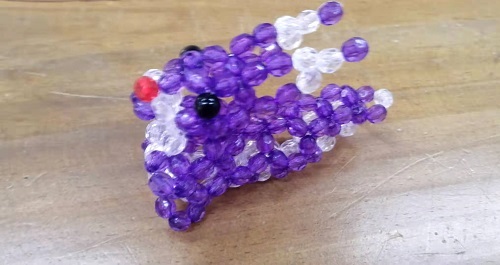 2月27日，靈活就業(yè)創(chuàng)業(yè)，手工加工回收項目，月底了，選擇了手工之家及珠繡串珠手工事業(yè)，都應(yīng)該更努力，圖為勵志珠珠繡串珠手工產(chǎn)品剪影