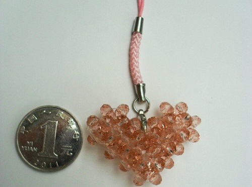 3月5日，珠繡手工加工回收項(xiàng)目，靈活就業(yè)創(chuàng)業(yè)，在家做的手工，手工之家十多年了，大家選擇、信任、喜歡這里有原因，圖為勵(lì)志珠珠繡串珠手工產(chǎn)品剪影