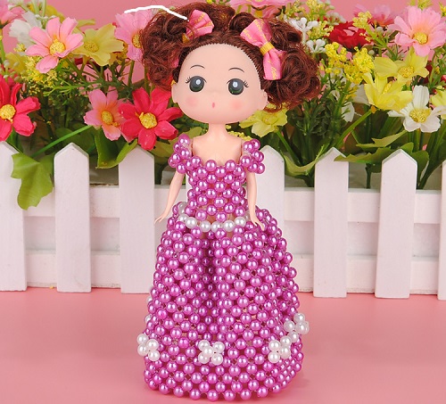 3月9日，適合在家做的好副業(yè)，居家手工靈活就業(yè)創(chuàng)業(yè)，在手工之家，創(chuàng)新和發(fā)展才是更好的傳承，圖為勵志珠珠繡串珠手工產(chǎn)品剪影