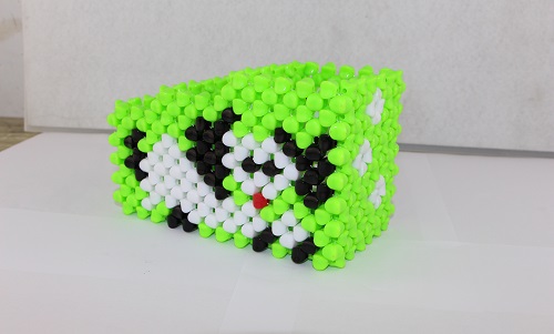 3月10日，居家副業(yè)項(xiàng)目，帶回家做的手工項(xiàng)目，良好的產(chǎn)品和服務(wù)始終是手工之家發(fā)展的法寶，圖為勵(lì)志珠珠繡串珠手工產(chǎn)品剪影