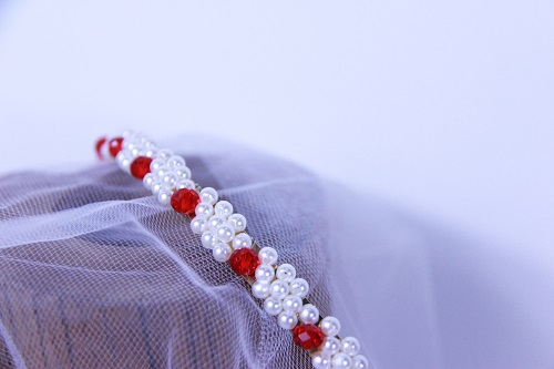 3月11日，拿回家做的手工副業(yè)，在家做手工掙錢，在手工之家，什么人適合做加工和銷售，圖為勵(lì)志珠珠繡串珠手工產(chǎn)品剪影