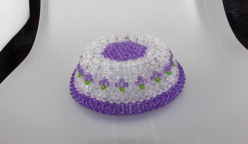 3月12日，靈活就業(yè)副業(yè)，正規(guī)串珠手工加工項目，邊做加工邊做銷售為什么受歡迎，圖為勵志珠珠繡串珠手工產(chǎn)品剪影