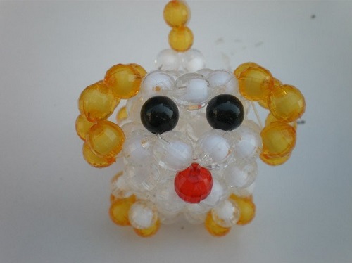 3月18日，想做手工副業(yè)掙錢，帶回家做的手工項目，在手工之家，心中有目標、手上有行動、口袋有收入，圖為勵志珠珠繡串珠手工產(chǎn)品剪影