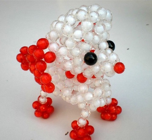 3月18日，想做手工副業(yè)掙錢，帶回家做的手工項目，在手工之家，心中有目標、手上有行動、口袋有收入，圖為勵志珠珠繡串珠手工產(chǎn)品剪影