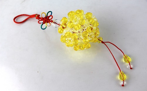 3月20日，穩(wěn)定可靠的手工副業(yè)，靈活就業(yè)做手工掙錢，在手工之家如何辦理合作，圖為勵志珠珠繡串珠手工產(chǎn)品剪影