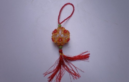 3月20日，穩(wěn)定可靠的手工副業(yè)，靈活就業(yè)做手工掙錢，在手工之家如何辦理合作，圖為勵志珠珠繡串珠手工產(chǎn)品剪影