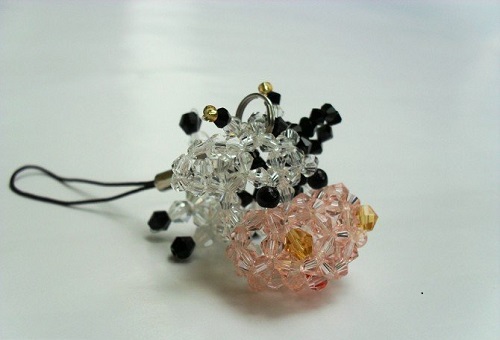 3月22日，在家做手工副業(yè)，可以拿回家做的手工項目，與老手工平臺手工之家合作，渠道有很多，圖為勵志珠珠繡串珠手工產(chǎn)品剪影