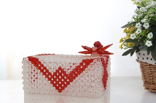 3月24日，拿回家做的手工項目，在家做的好副業(yè)，讓合作者有個好收入，就是手工之家對手工事業(yè)的追求和努力，圖為勵志珠珠繡串珠手工產(chǎn)品剪影