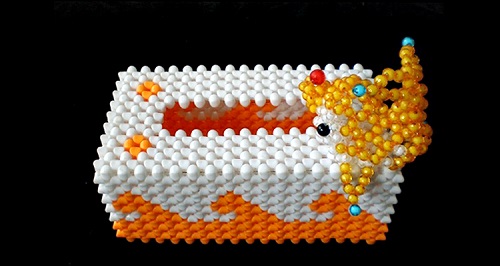 3月24日，拿回家做的手工項目，在家做的好副業(yè)，讓合作者有個好收入，就是手工之家對手工事業(yè)的追求和努力，圖為勵志珠珠繡串珠手工產(chǎn)品剪影