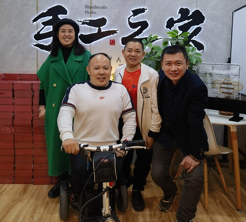 攜手搭舞臺，手工助就業(yè) —— 記長沙市溫馨助殘公益服務(wù)中心領(lǐng)導(dǎo)蒞臨手工之家