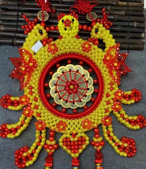 4月3日，手工加工回收項(xiàng)目，居家靈活就業(yè)創(chuàng)業(yè)好副業(yè)，手工之家的服務(wù)好是指哪些方面，圖為勵(lì)志珠珠繡串珠手工產(chǎn)品剪影