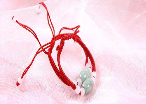 4月7日，拿回家做的手工副業(yè)，靈活就業(yè)項目，與手工之家合作，農(nóng)村和城市，誰更有優(yōu)勢，圖為勵志珠珠繡串珠手工產(chǎn)品剪影