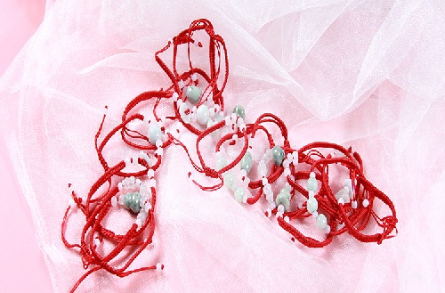 4月7日，拿回家做的手工副業(yè)，靈活就業(yè)項目，與手工之家合作，農(nóng)村和城市，誰更有優(yōu)勢，圖為勵志珠珠繡串珠手工產(chǎn)品剪影