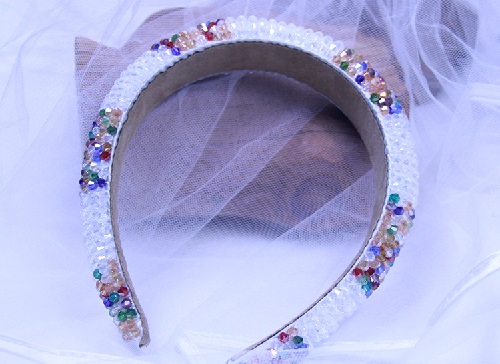 4月8日，帶回家做的手工項(xiàng)目，足不出戶掙錢的好副業(yè)，手工之家的純手工產(chǎn)品怎么樣？圖為勵(lì)志珠珠繡串珠手工產(chǎn)品剪影