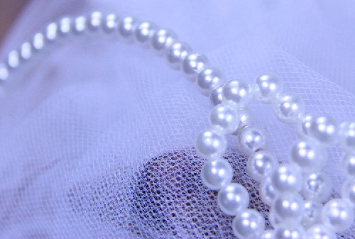 4月10日，在家做手工副業(yè)掙錢，純手工加工項(xiàng)目，手工之家的珠繡串珠手工事業(yè)總有讓你滿意的地方，圖為勵志珠珠繡串珠手工產(chǎn)品剪影