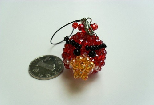 4月15日，手工加工回收項(xiàng)目，在家做手工靈活就業(yè)，在手工之家與家人一起做，如何分工，圖為勵(lì)志珠珠繡串珠手工產(chǎn)品剪影