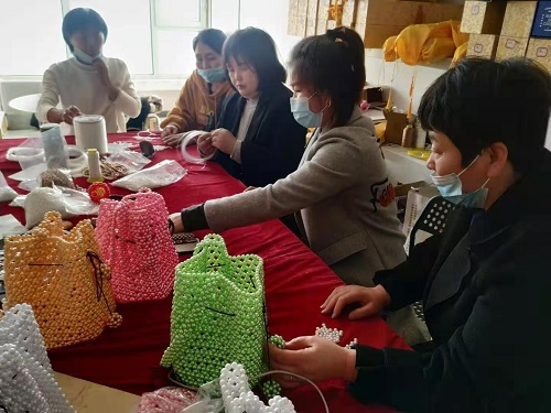 越了解、心越齊------記手工之家參加邯鄲市婦女手工業(yè)協(xié)會走近企業(yè)相關活動