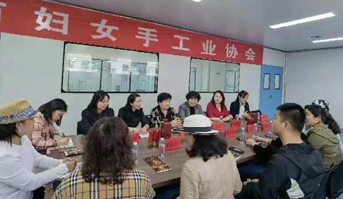 越了解、心越齊------記手工之家參加邯鄲市婦女手工業(yè)協(xié)會走近企業(yè)相關活動