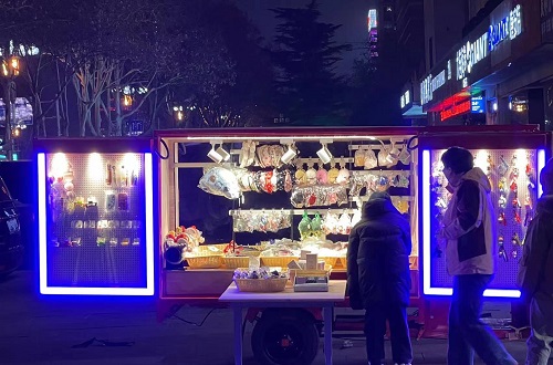 多一份好的收入，移動潮品店兼容并包，讓加工人員也可以這樣掙錢