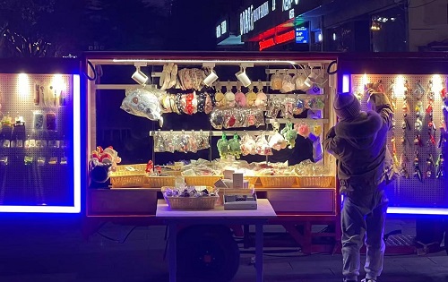 多一份好的收入，移動潮品店兼容并包，讓加工人員也可以這樣掙錢