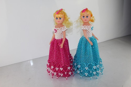 4月24日，手工活150一天在家做串珠可信嗎，手工靈活就業(yè)好選擇，手工之家的創(chuàng)新，都有哪些渠道，圖為勵(lì)志珠珠繡串珠手工產(chǎn)品剪影