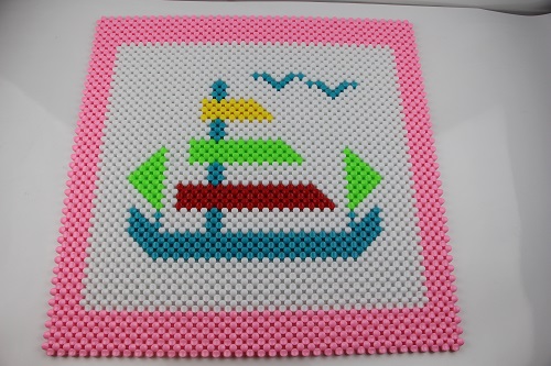 4月26日，外發(fā)加工接單平臺，在家做手工掙錢增收，全面了解手工之家都指什么，圖為勵志珠珠繡串珠手工產(chǎn)品剪影