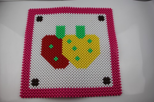 4月26日，外發(fā)加工接單平臺，在家做手工掙錢增收，全面了解手工之家都指什么，圖為勵志珠珠繡串珠手工產(chǎn)品剪影