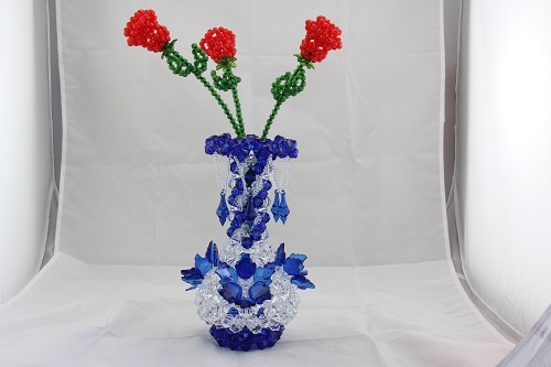 4月27日，在家里做什么可以掙錢又不用多投資，純手工項目受歡迎，手工之家的珠繡串珠項目好做在哪里，圖為勵志珠珠繡串珠手工產(chǎn)品剪影