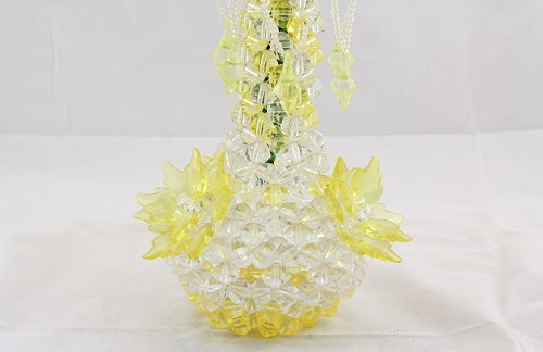 4月27日，在家里做什么可以掙錢又不用多投資，純手工項目受歡迎，手工之家的珠繡串珠項目好做在哪里，圖為勵志珠珠繡串珠手工產(chǎn)品剪影