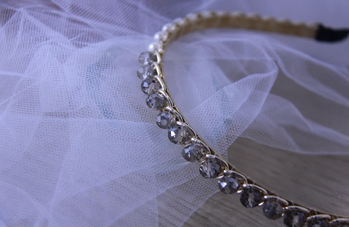 5月1日，在家里做什么可以掙錢，拿回家做的手工項(xiàng)目，掙錢的副業(yè)，在手工之家做好手工有前提，圖為勵(lì)志珠珠繡串珠手工產(chǎn)品剪影