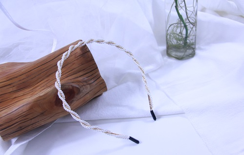 5月1日，在家里做什么可以掙錢，拿回家做的手工項(xiàng)目，掙錢的副業(yè)，在手工之家做好手工有前提，圖為勵(lì)志珠珠繡串珠手工產(chǎn)品剪影