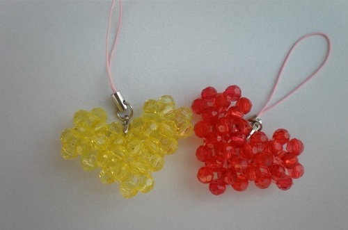 5月2日，兼職手工活外發(fā)加工在家可做，正規(guī)可靠的純手工項目，與手工之家合作配套的是什么，圖為勵志珠珠繡串珠手工產品剪影