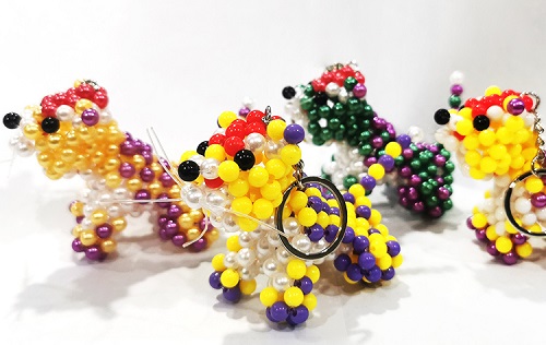 5月5日，在家兼職平臺正規(guī)的日結(jié)，靈活就業(yè)串珠手工，在手工之家，很多人一合作就是多年，圖為勵志珠珠繡串珠手工產(chǎn)品剪影