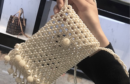 5月11日，手工活外發(fā)一手貨源，靈活就業(yè)居家掙錢，在手工之家，加工材料包具體提供什么？圖為勵志珠珠繡串珠手工產(chǎn)品剪影