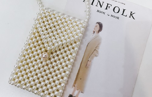 5月12日，手工活拿回家做在哪里找，居家就業(yè)好副業(yè)，多做比較才知道手工之家的好，圖為勵(lì)志珠珠繡串珠手工產(chǎn)品剪影