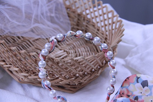 5月19日，手工活兼職招聘信息，正規(guī)可靠的手工項目，手工之家手工事業(yè)全面發(fā)展成果加工人員共享，圖為勵志珠珠繡串珠手工產(chǎn)品剪影