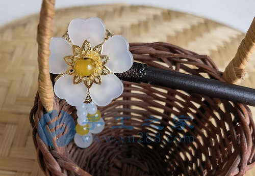 5月22日，家里干的手工活兼職，純手工加工項(xiàng)目，手工之家外發(fā)加工、成品銷售等都對(duì)外合作，圖為勵(lì)志珠珠繡串珠手工繡珠剪影