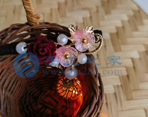 5月22日，家里干的手工活兼職，純手工加工項(xiàng)目，手工之家外發(fā)加工、成品銷售等都對(duì)外合作，圖為勵(lì)志珠珠繡串珠手工繡珠剪影