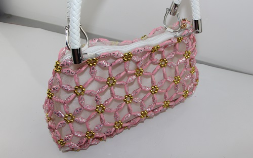 5月27日，外發(fā)手工活正規(guī)平臺，適合的串珠手工項(xiàng)目，手工之家的產(chǎn)品發(fā)展帶來巨大利潤空間，圖為勵(lì)志珠珠繡串珠手工產(chǎn)品剪影