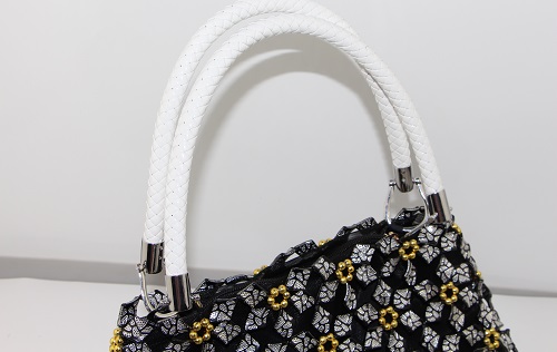 5月27日，外發(fā)手工活正規(guī)平臺，適合的串珠手工項(xiàng)目，手工之家的產(chǎn)品發(fā)展帶來巨大利潤空間，圖為勵(lì)志珠珠繡串珠手工產(chǎn)品剪影