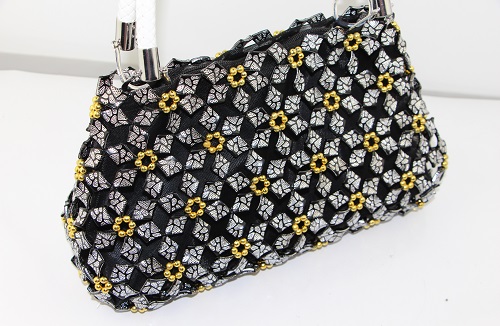 5月27日，外發(fā)手工活正規(guī)平臺，適合的串珠手工項(xiàng)目，手工之家的產(chǎn)品發(fā)展帶來巨大利潤空間，圖為勵(lì)志珠珠繡串珠手工產(chǎn)品剪影