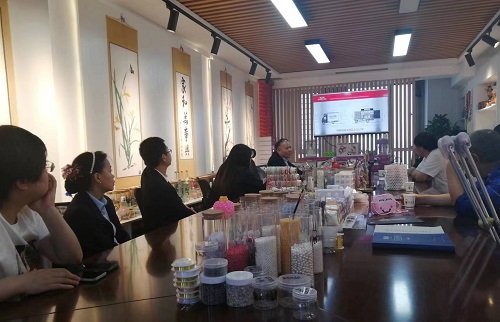 用手工為殘疾人鋪就一條幸福路 —— 記河北殘疾人創(chuàng)業(yè)基地領(lǐng)導(dǎo)一行到手工之家考察洽談 用手工為殘疾人鋪就一條幸福路 —— 記河北殘疾人創(chuàng)業(yè)基地領(lǐng)導(dǎo)一行到手工之家考察洽談